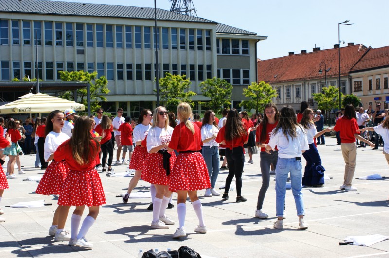 Varaždin: Tradicijska proslava završetka srednjoškolskog obrazovanja - quadrilla