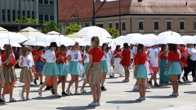 Varaždin: Tradicijska proslava završetka srednjoškolskog obrazovanja - quadrilla