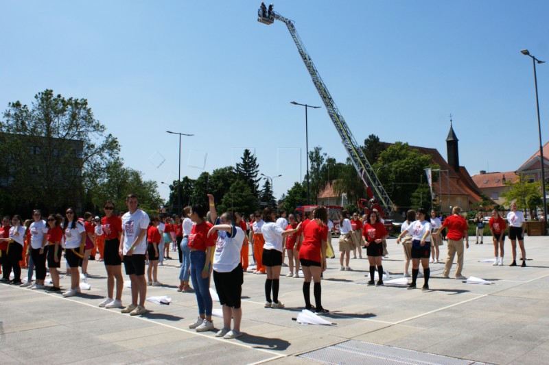 Varaždin: Tradicijska proslava završetka srednjoškolskog obrazovanja - quadrilla