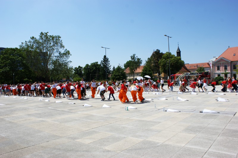 Varaždin: Tradicijska proslava završetka srednjoškolskog obrazovanja - quadrilla