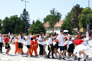 Varaždin: Tradicijska proslava završetka srednjoškolskog obrazovanja - quadrilla