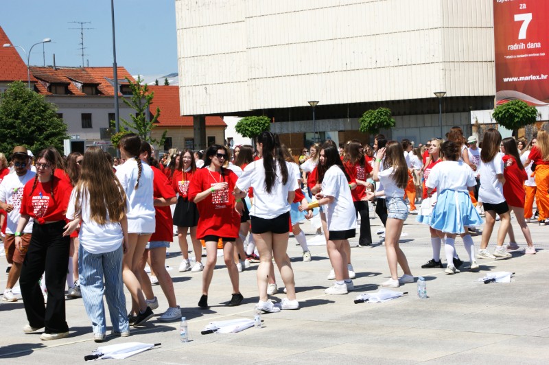 Varaždin: Tradicijska proslava završetka srednjoškolskog obrazovanja - quadrilla