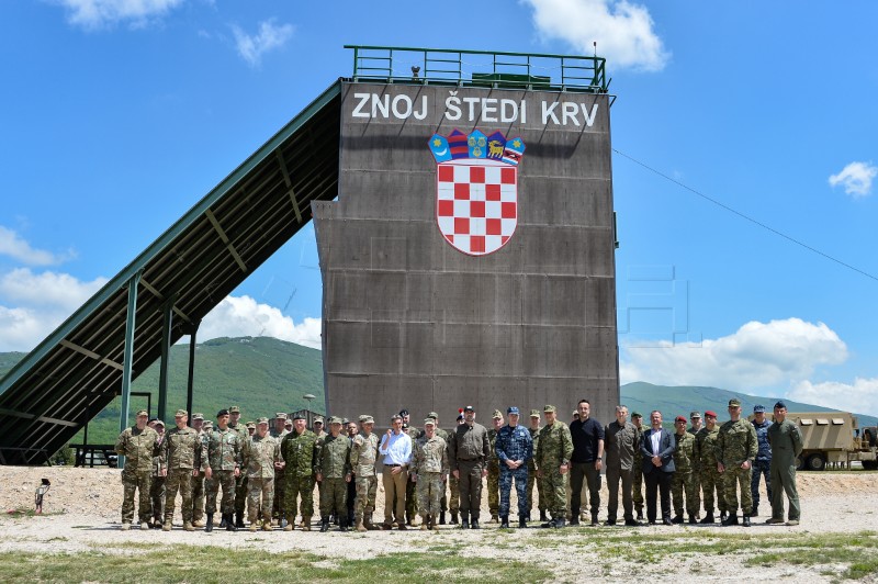 Udbina: Prezenatacija međunarodnih vježbi u vojarni "Josip Jović