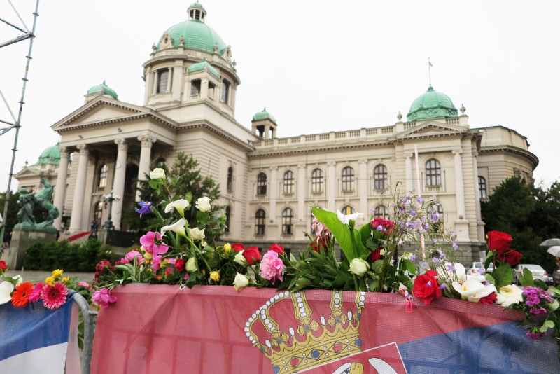 Beograd: Deseci tisuća ljudi u prosvjedu blokirali RTS