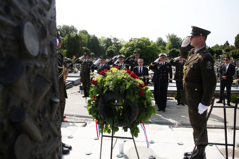 Polaganje vijenaca u povodu obilježavanja Dana Hrvatske vojske na Mirogoju