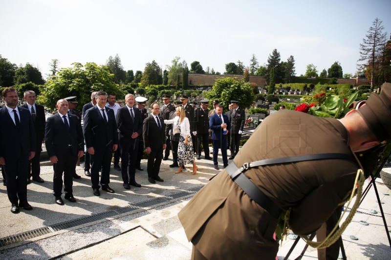 Polaganje vijenaca u povodu obilježavanja Dana Hrvatske vojske na Mirogoju