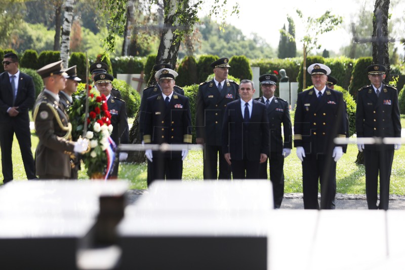 Polaganje vijenaca u povodu obilježavanja Dana Hrvatske vojske na Mirogoju