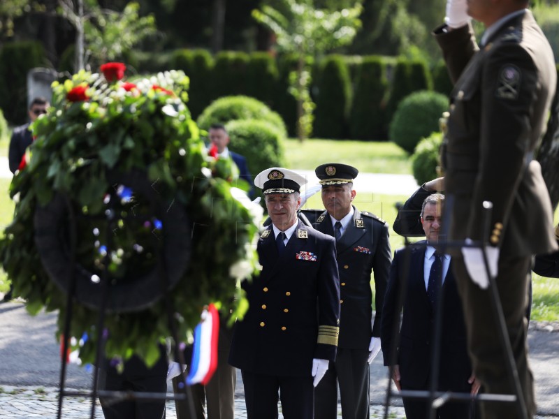 Polaganje vijenaca u povodu obilježavanja Dana Hrvatske vojske na Mirogoju