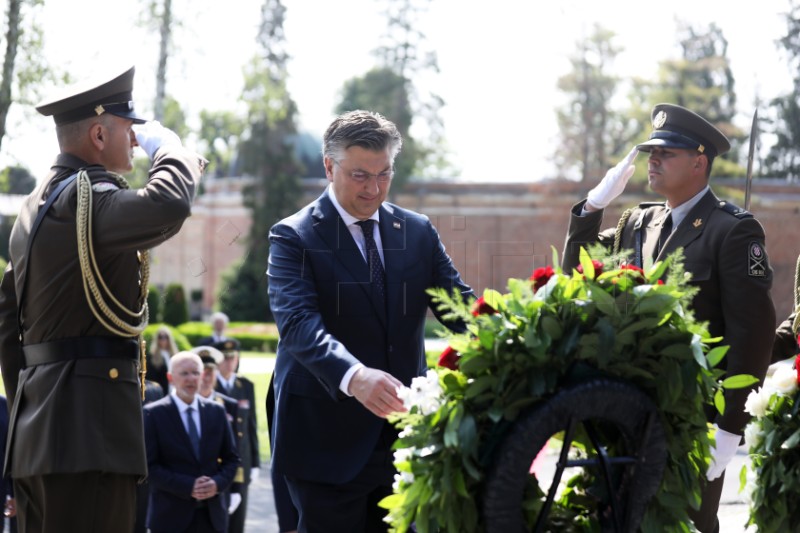 Polaganje vijenaca u povodu obilježavanja Dana Hrvatske vojske na Mirogoju