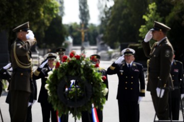 Polaganje vijenaca u povodu obilježavanja Dana Hrvatske vojske na Mirogoju