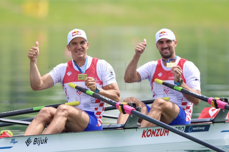 Sinković brothers win gold in men's double sculls at European Championships