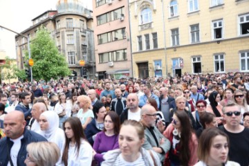 Tisuće ljudi na prosvjedima u Sarajevu, ogorčeni zbog ubojstva mlade liječnice