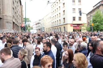 Tisuće ljudi na prosvjedima u Sarajevu, ogorčeni zbog ubojstva mlade liječnice