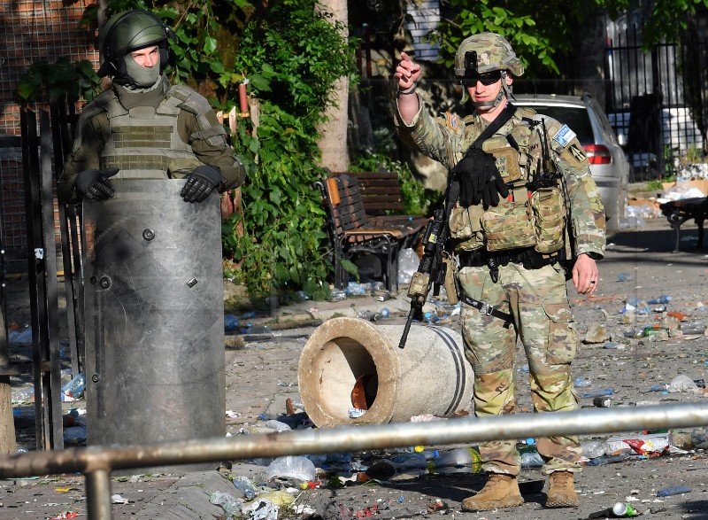 NATO osuđuje nasilje, traži deeskalaciju, šalje dodatnih 700 vojnika na Kosovo