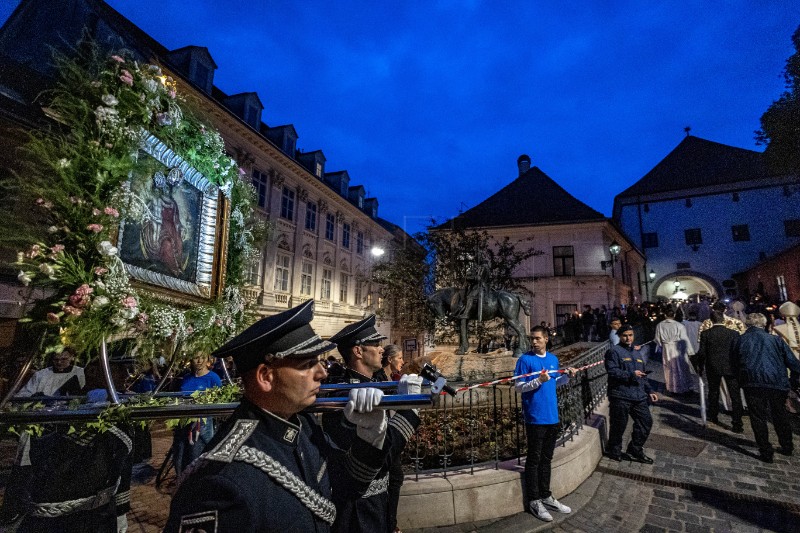 Svetkovina Majke Božje od Kamenitih vrata - procesija