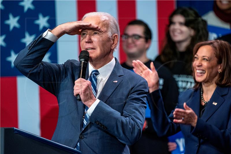 Biden se spotaknuo i pao na dodjeli diploma 