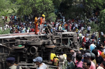 INDIA TRAIN ACCIDENT 