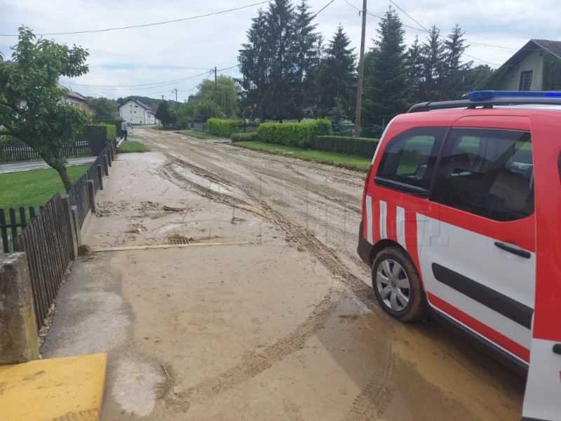 Na poplavljenim područjima angažirano 79 vatrogasaca