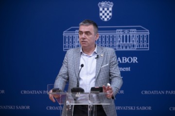 Mlinarić: U Hrvatskoj je bitno podmiriti državne službenike, branitelje i Crkvu