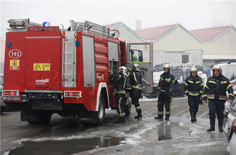 Nevrijeme zahvatilo dvije slavonske županije, obilna kiša poplavila kuće