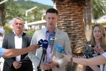 Konferencija za novinare stranke Most na temu turizma