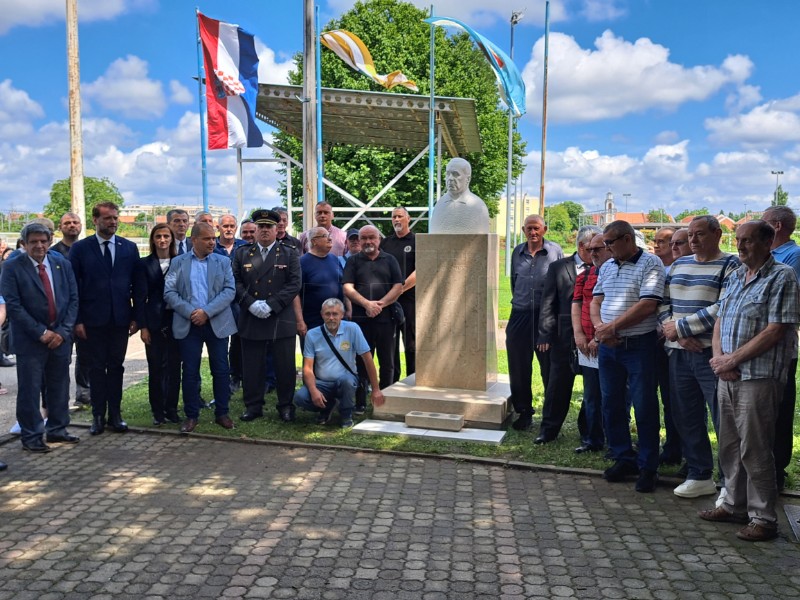 Bust in honour of Danijel Rehak unveiled in Vukovar