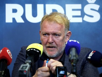 Robert Prosinečki službeno predstavljen kao trener NK Rudeša