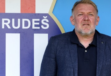 Robert Prosinečki službeno predstavljen kao trener NK Rudeša