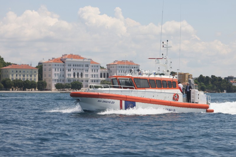 Zadar: Primopredaja brze brodice pomorske medicinske službe