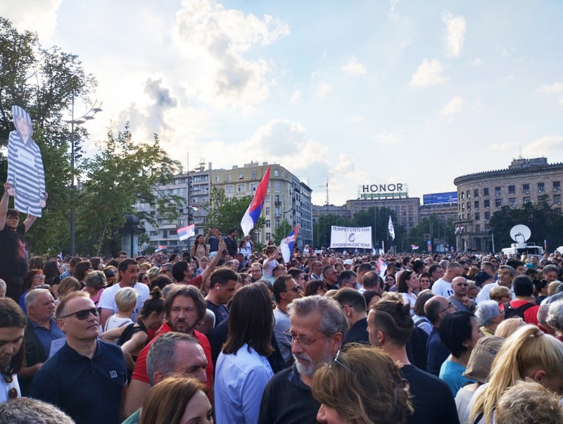 Tens of thousands participate in 6th anti-government rally in Belgrade