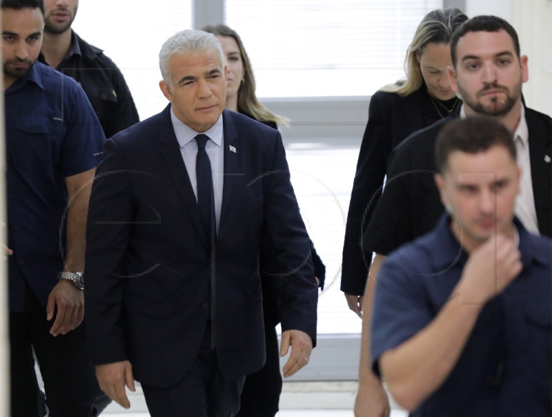 Izrael: Oporbeni čelnik Yaïr Lapid svjedoči na suđenju Netanyahuu za korupciju