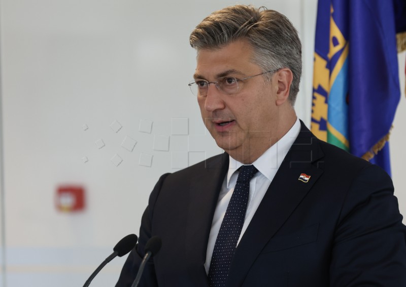 Plenković na otvorenju Veteranskog centra Petrinja