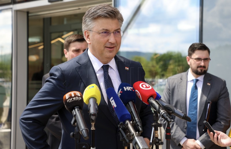 Plenković na otvorenju Veteranskog centra Petrinja