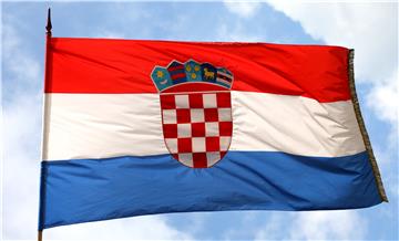 Trojac koji je kod Knina skinuo hrvatsku zastavu pušten da se brani sa slobode