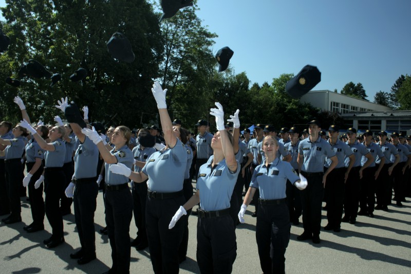 Polaznici policijske škole prisegnuli nakon završetka školovanja