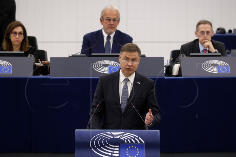 Dombrovskis: EU uz Ukrajinu do pobjede i obnove zemlje