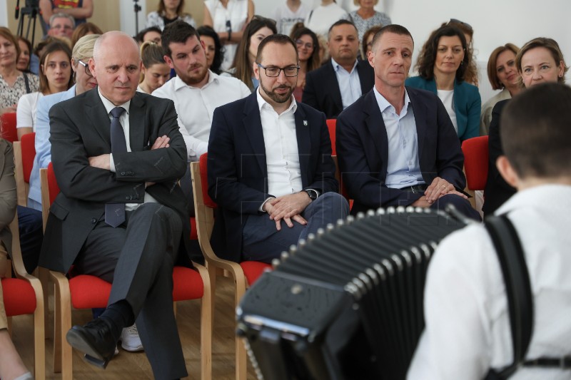 Minister, Zagreb mayor open renovated music school