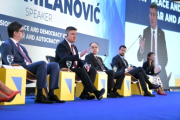 Milanović: Ne bi trebali druge učiti o demokraciji, institucije EU-a nisu demokratske