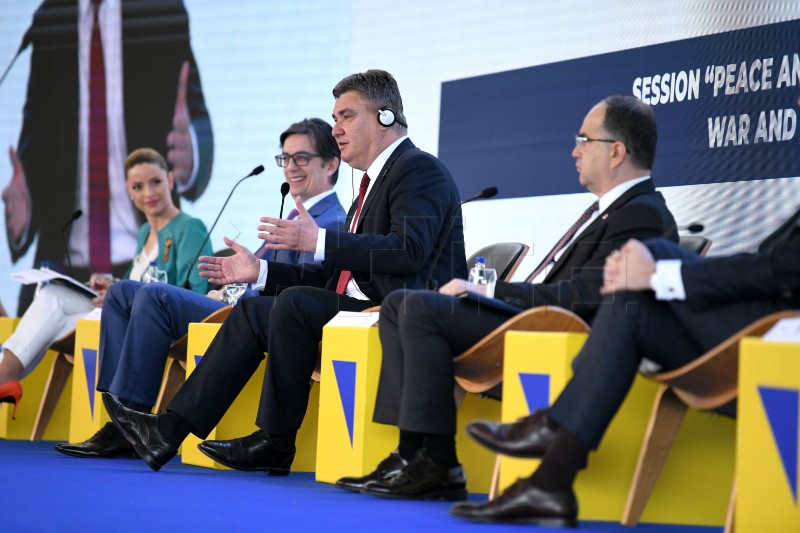 Milanović: We shouldn't lecture about democracy, EU institutions not democratic