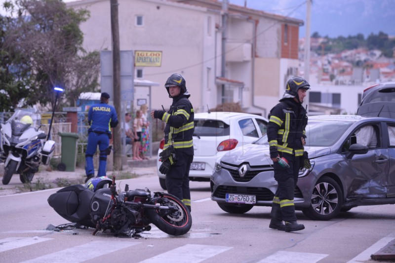 Prometna nesreća motocikla i osobnog automobila