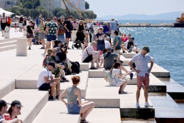 Zadar: Brojni turisti uživali na zadarskom Poluotoku