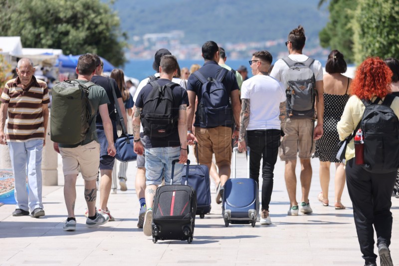 Zadar: Brojni turisti uživali na zadarskom Poluotoku