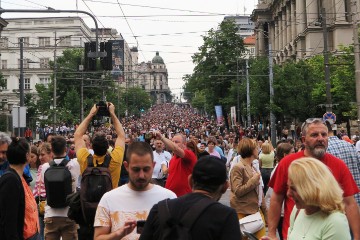 Val masovnih prosvjeda u Srbiji ne jenjava, blokirana autocesta u Beogradu