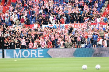 Navijači na stadionu uoči finala nogometne Lige nacija Hrvatska - Španjolska