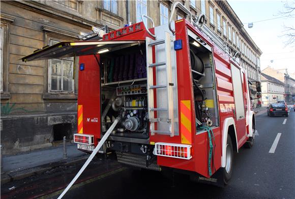 Požar u kojem je teško ozlijeđena starija žena izazvalo zapaljenje ulja u tavi