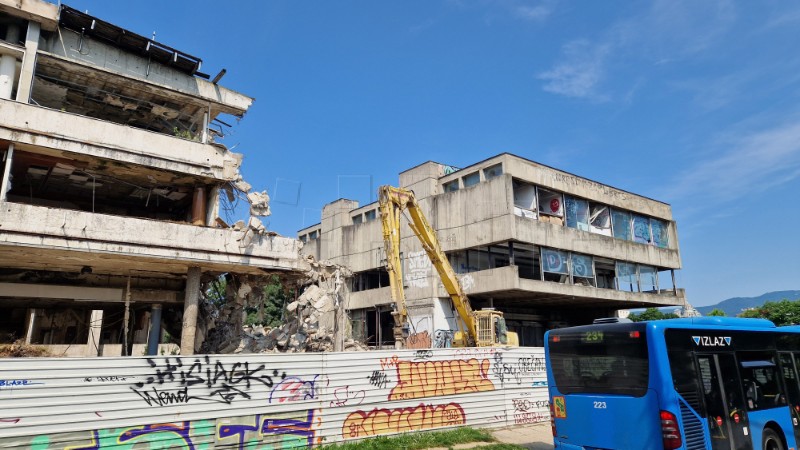 Zagreb: Počelo rušenje derutne zgrade u Paromlinskoj ulici 