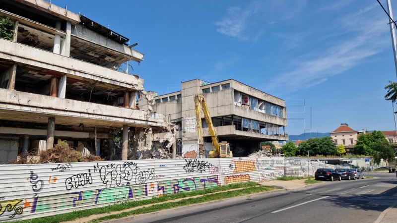 Zagreb: Počelo rušenje derutne zgrade u Paromlinskoj ulici