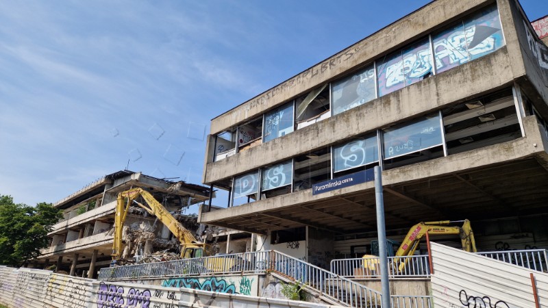 Zagreb: Počelo rušenje derutne zgrade u Paromlinskoj ulici