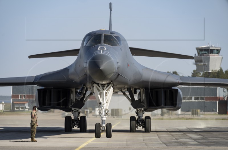 SWEDEN US AIR FORCE ROCKWELL B-1B LANCER