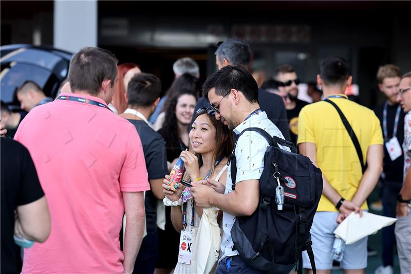 Gotovo polovini radnika plaća pokriva samo osnovne troškove - istraživanje